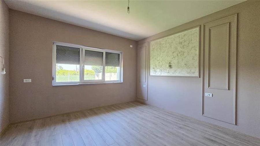 Casă individuală cu 5 camere cu Canalizare în Dumbrăvița