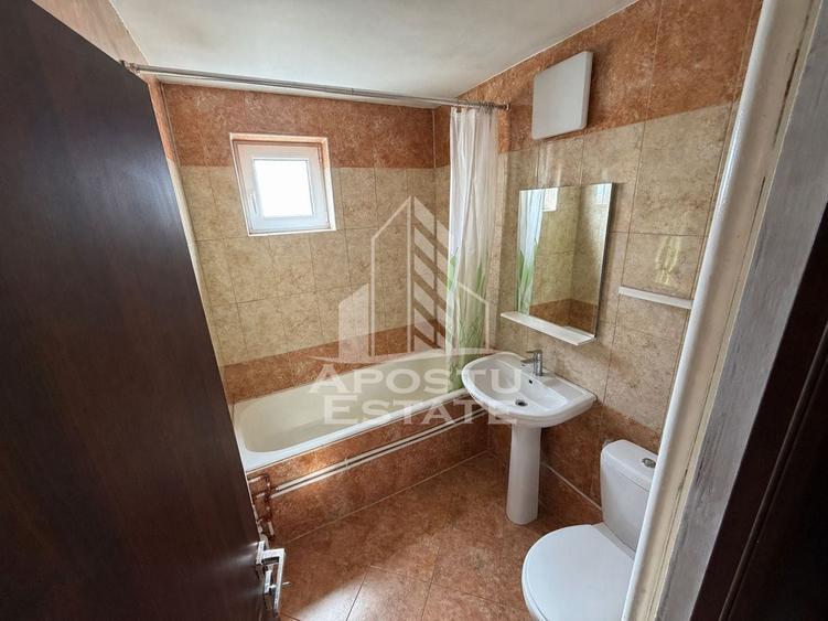 Apartament cu 3 camere decomandat în Complex Studențesc