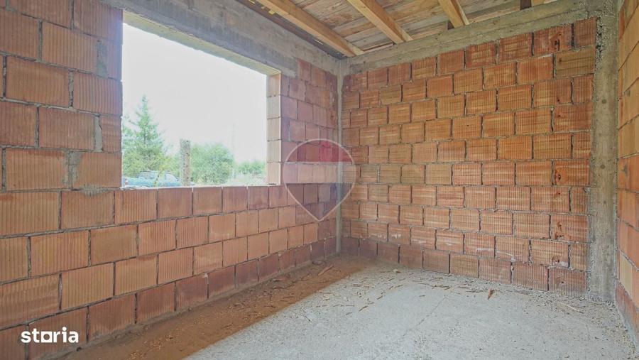 Casă cu 4 camere în Hălchiu