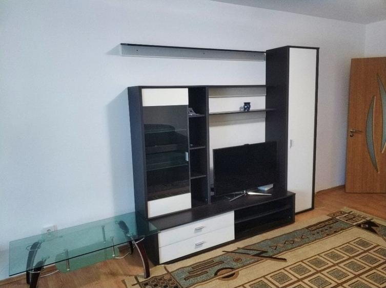 Apartament cu 2 camere semidecomandat, mobilat în Capitol