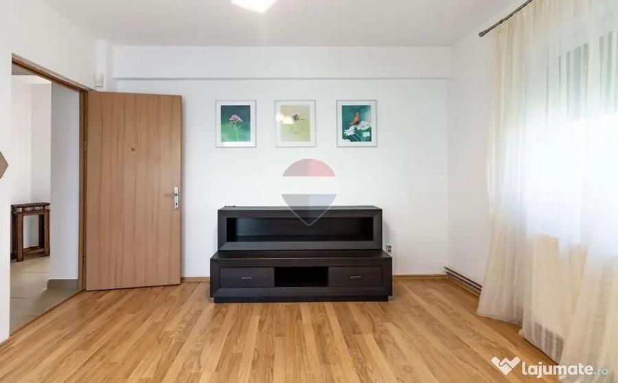 Casă cu 6 camere cu Teren 240 Mp în Corbeanca