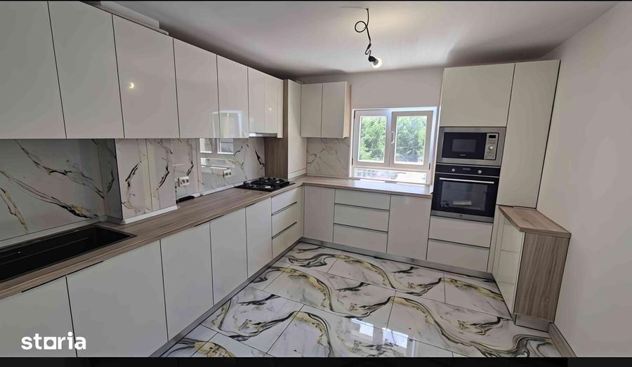 Apartament cu 3 camere decomandat în Central — fotografia 1
