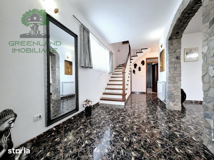 Casă cu 5 camere cu Teren 4000 Mp în Tomești