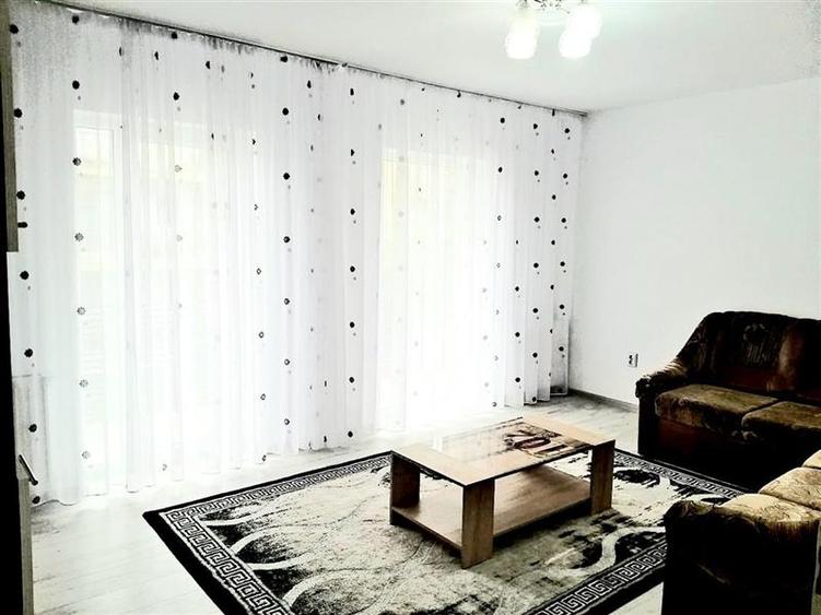 Apartament cu 3 camere decomandat, mobilat în Tractorul