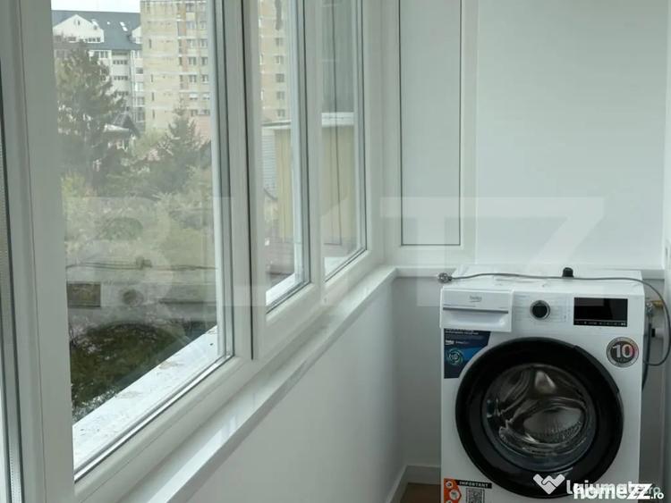 Apartament cu 4 camere semidecomandat în Universității
