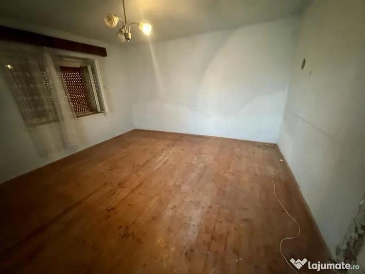 Casă cu 2 camere cu Teren 850 Mp în Uroi