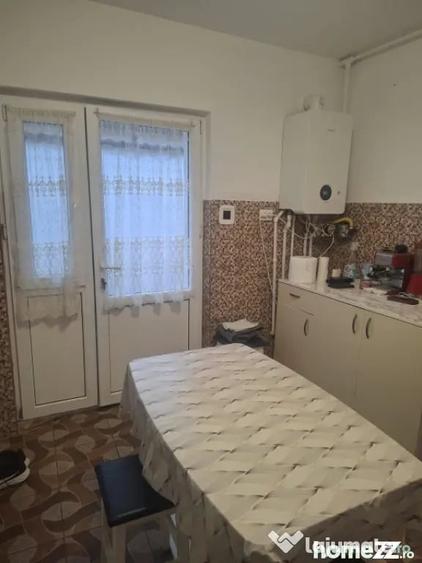 Casă cu 7 camere cu Teren 271 Mp în Central