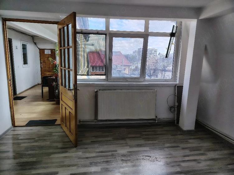 Spațiu comercial, de 16 mp, în Republicii
