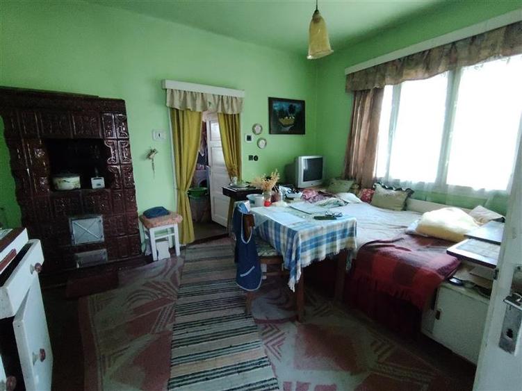Casă individuală cu 3 camere cu Teren 1215 Mp în Ditrău