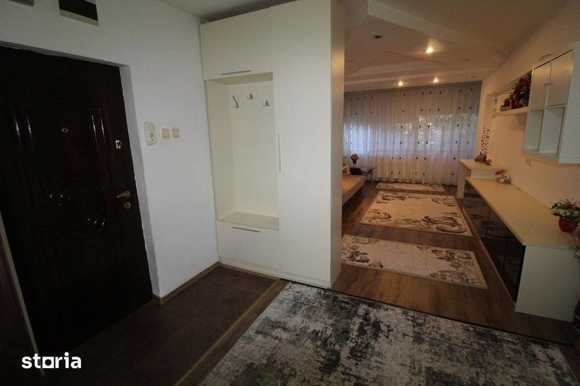 Apartament cu 3 camere decomandat în Central
