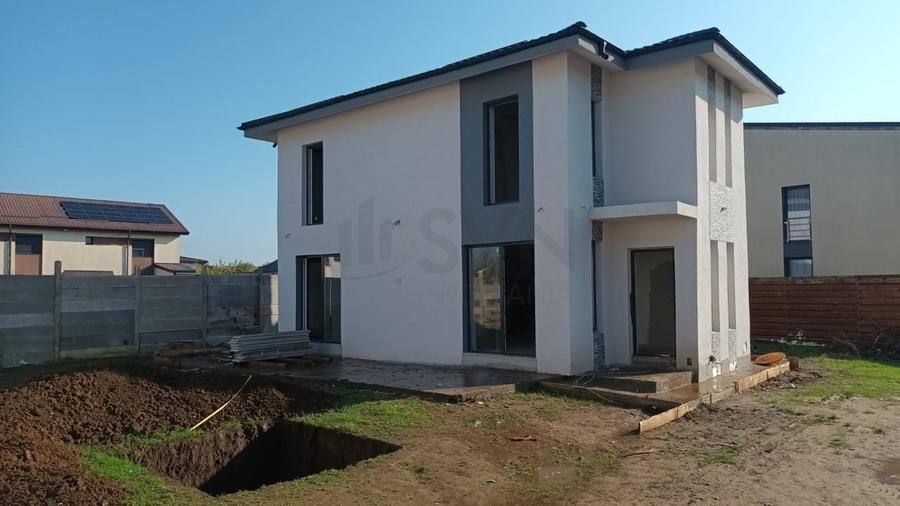 Casă individuală cu 4 camere cu Canalizare în Central