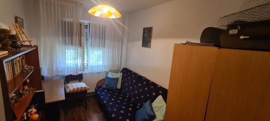 Apartament cu 3 camere semidecomandat în Km 4