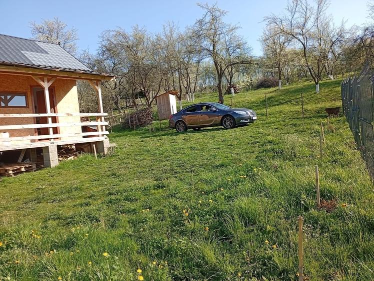 Teren de 2400 mp, în Cristorel