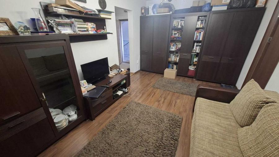 Apartament cu 2 camere semidecomandat în Aleea Carpați