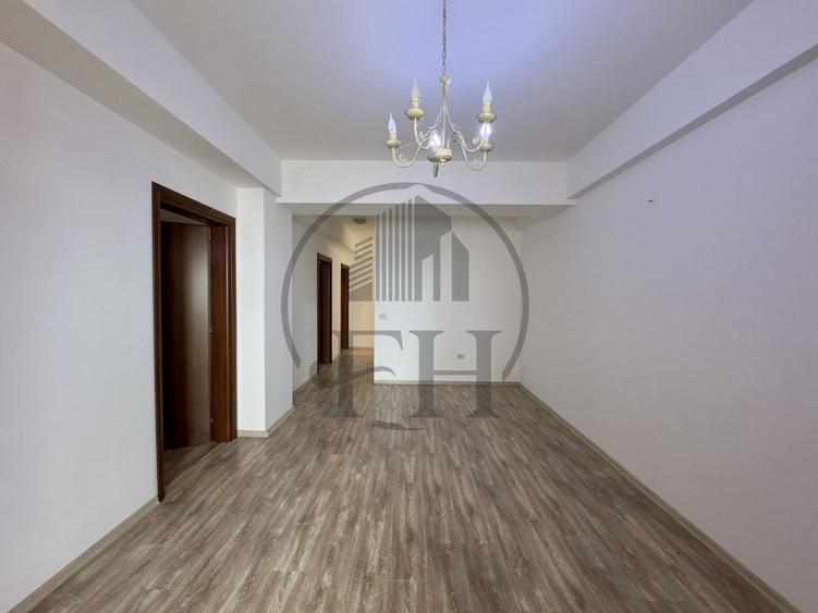 Apartament cu 3 camere semidecomandat în Nord