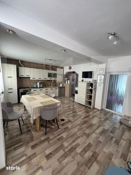 Casa in ?ofronea cu 2 corpuri, 5 camere, terase, garaj si teren gener - 16