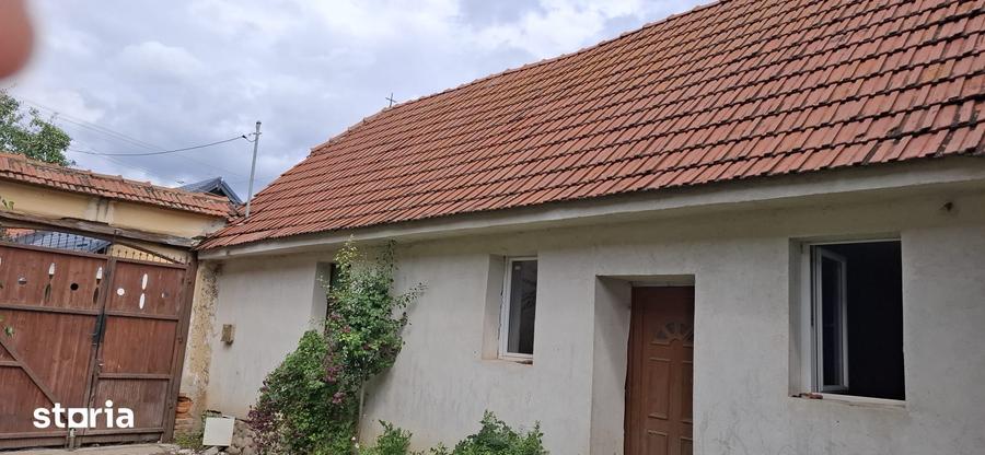 Casă cu 2 camere cu Teren 656 Mp în Central
