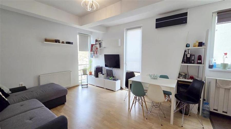 Apartament cu 3 camere decomandat în Crișan