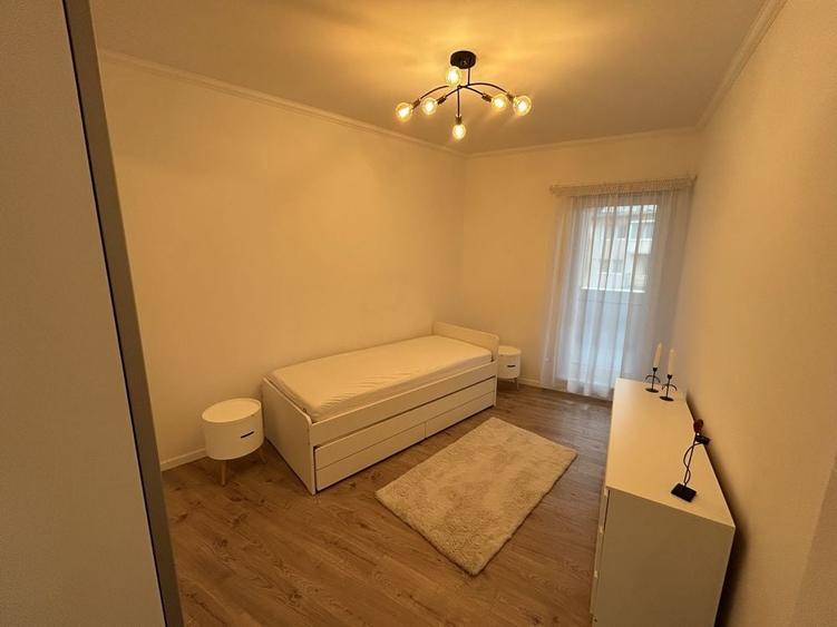 Apartament cu 3 camere decomandat în Exterior Vest