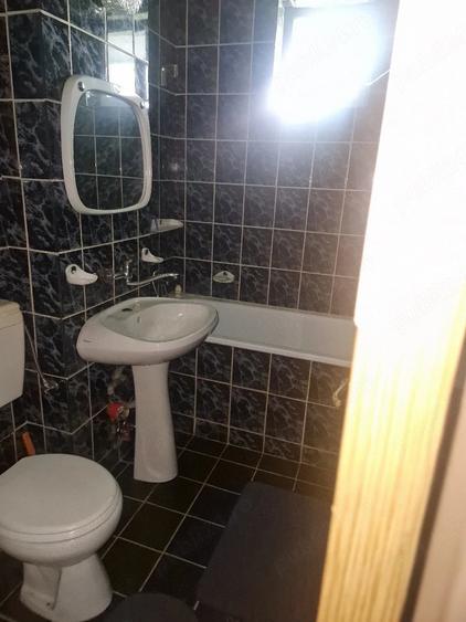 Apartament cu 3 camere semidecomandat în Dacia