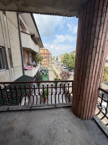 Apartament cu 3 camere decomandat în Central