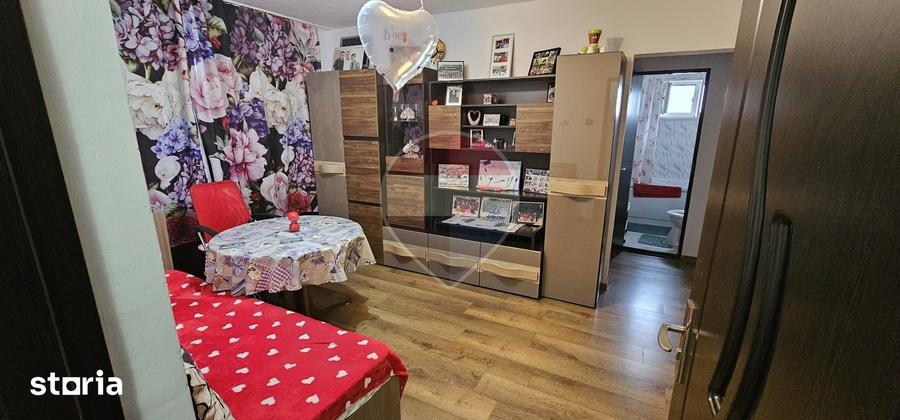 Apartament cu 3 camere semidecomandat în Central