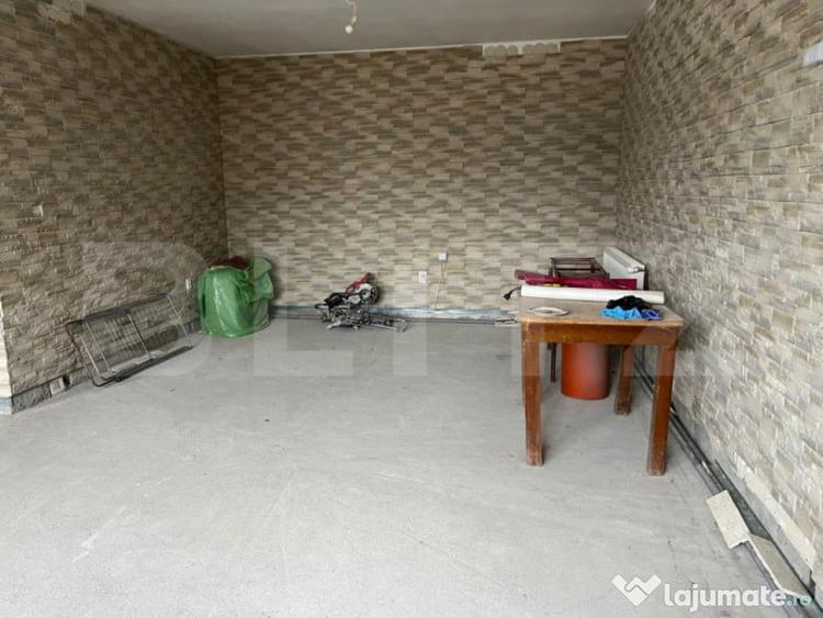 Casă cu 7 camere cu Teren 564 Mp în Central