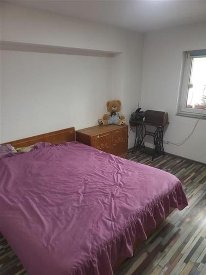 Apartament cu 4 camere decomandat, mobilat în Nicolina