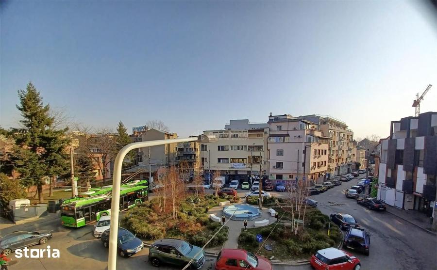 Apartament cu 3 camere decomandat în Victoriei