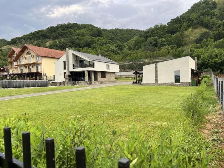 Casă cu 4 camere în Divici
