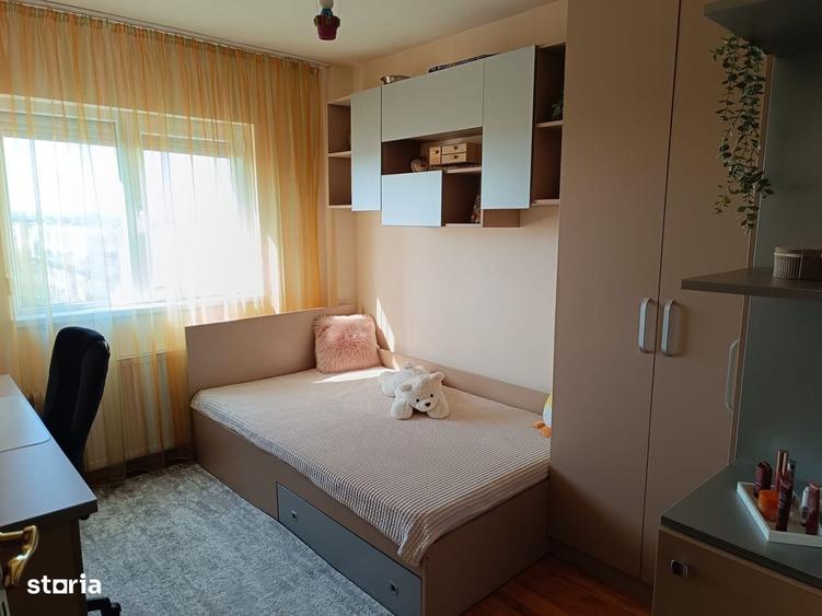 Apartament cu 4 camere decomandat în Micălaca