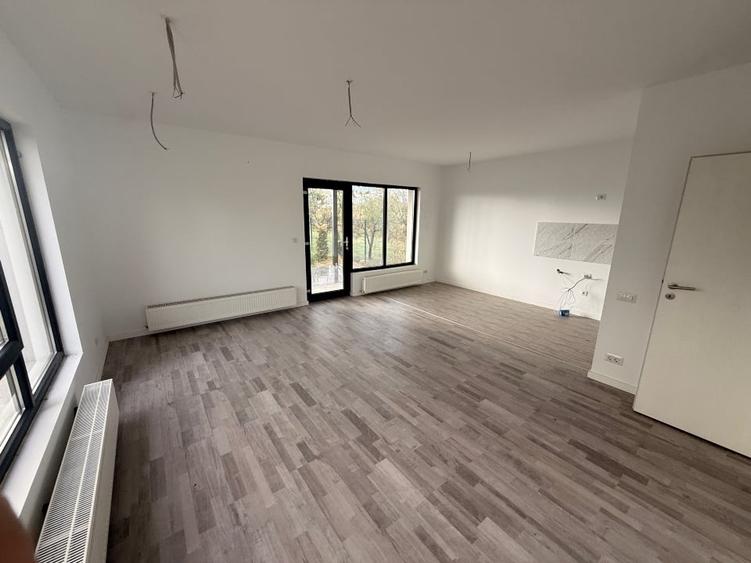 Duplex cu 4 camere cu Canalizare în Brătășanca