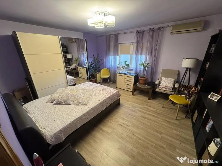 Apartament cu 4 camere decomandat în Central