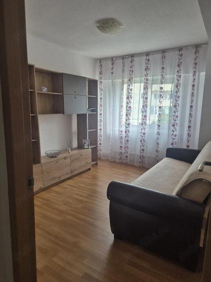 Apartament 2 camere foarte spatios, zona centrala Pucioasa - 1