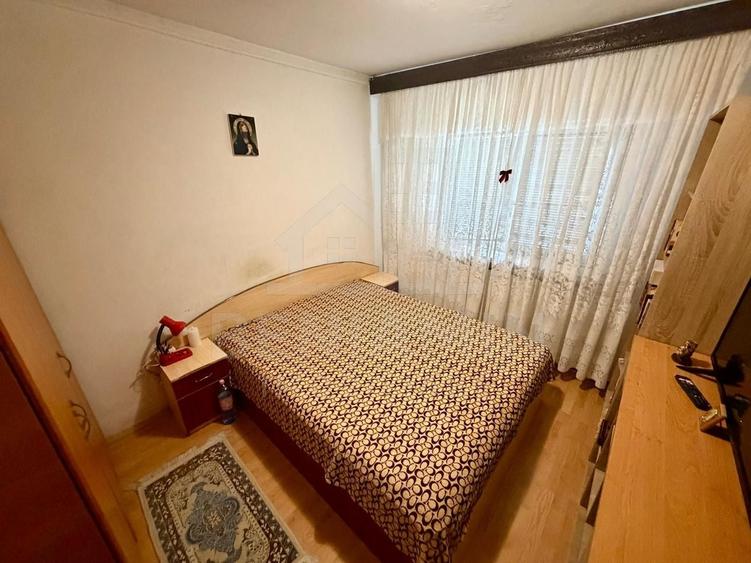 4 camere decomandate - Craiovita Noua - etaj 2 cu 2 bai - bloc 1982 - - 6