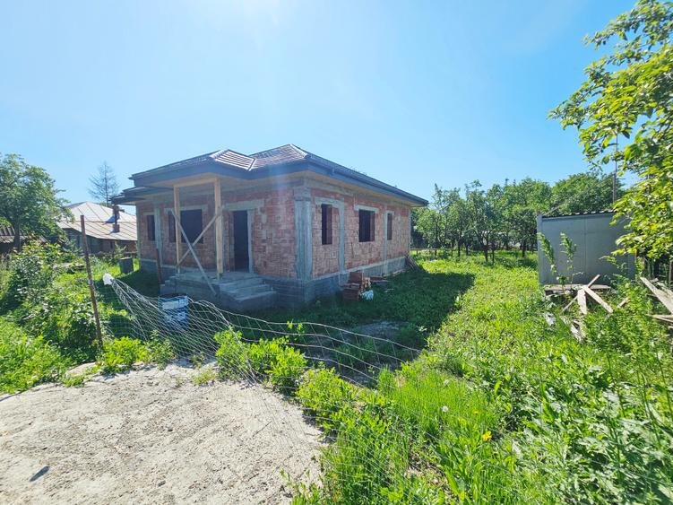 Casă individuală cu 4 camere cu Canalizare în Central