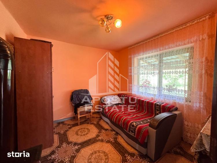Casă cu 4 camere cu Teren 3534 Mp în Blăjeni