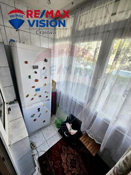 Apartament cu 3 camere semidecomandat, mobilat în Craiovița Nouă