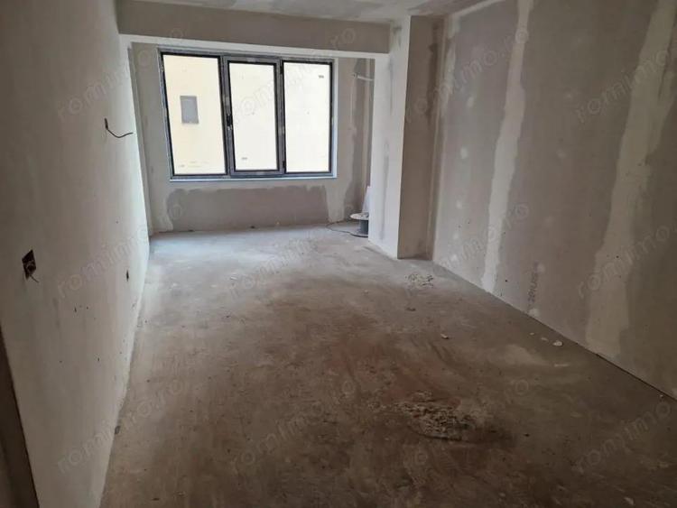Apartament cu 3 camere decomandat în George Enescu