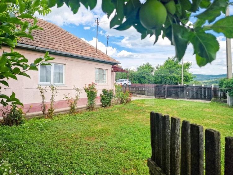 Casă cu 2 camere cu Teren 8290 Mp în Iclod