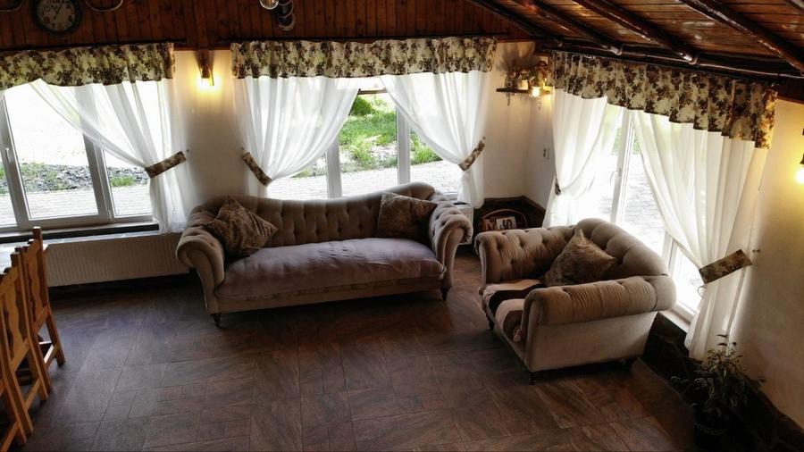 Casă cu 4 camere în Râu Sadului