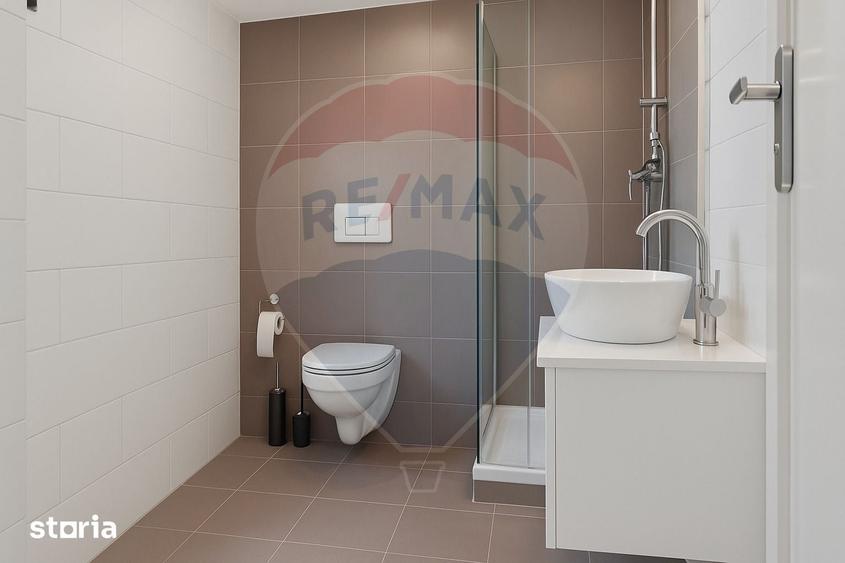 Casă cu 6 camere cu Teren 572 Mp în Central
