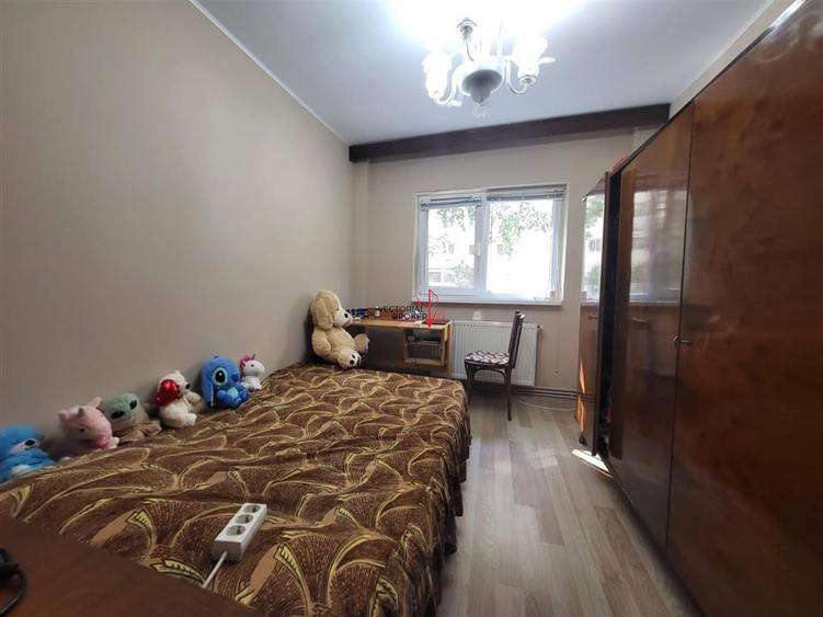 Apartament cu 3 camere decomandat în Titan