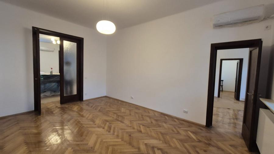 Apartament cu 4 camere decomandat în Eminescu