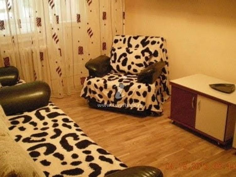 Apartament cu 3 camere semidecomandat în Palazu Mare