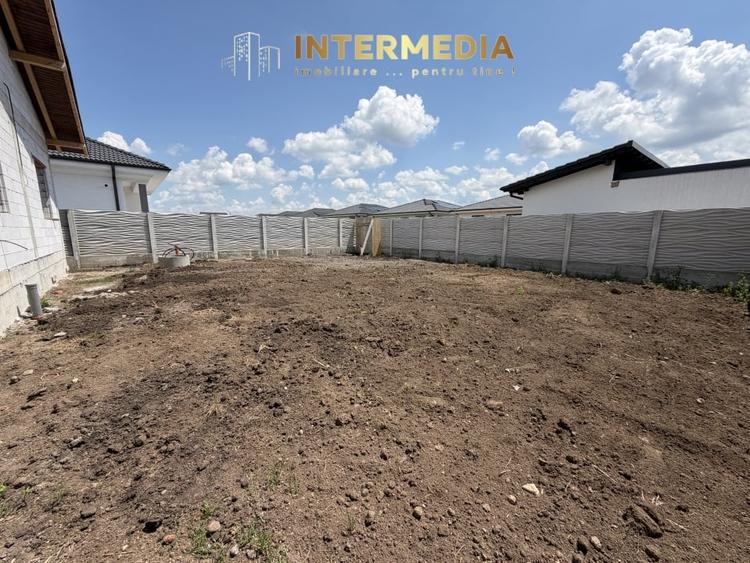 Casă individuală cu 4 camere cu Canalizare în Cetate