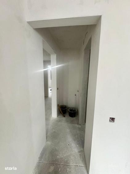 Apartament cu 4 camere în Uiești