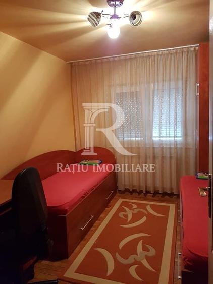 Apartament cu 3 camere decomandat, mobilat în Rogerius
