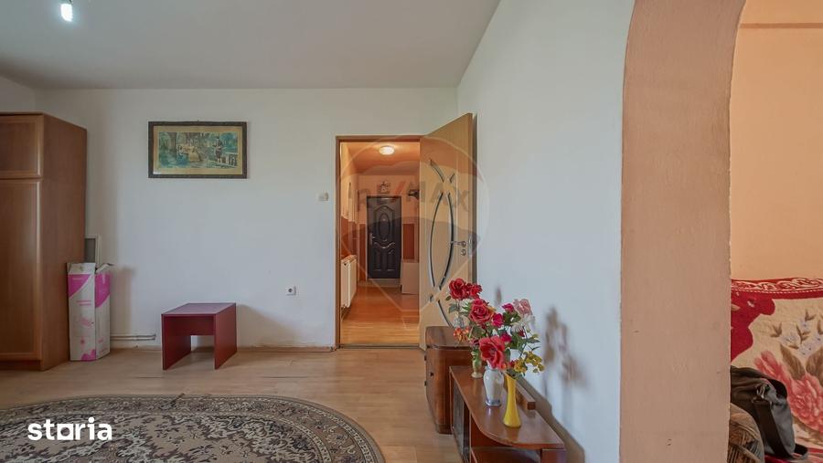 Apartament cu 4 camere în Stupini
