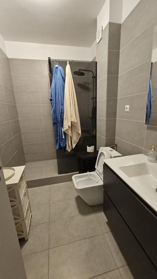 Apartament cu 2 camere semidecomandat, mobilat în Florești